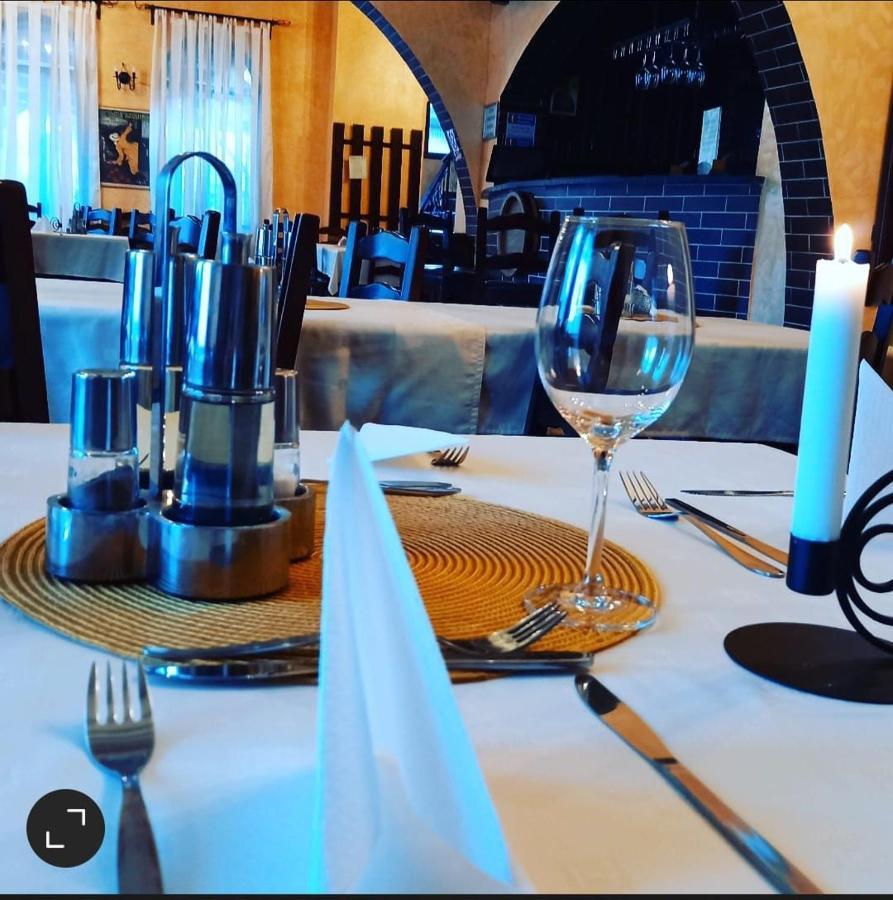 Отель Restaurant Casa Miorita Буштени Экстерьер фото